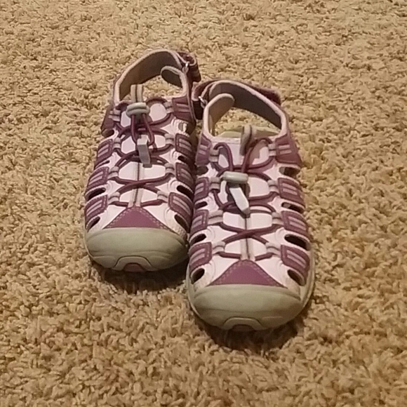 Khombu | Girl's Adjustable Walking Sandals - Picture 3 of 4